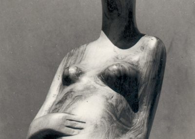 אישה הרה, 1951, עץ זית