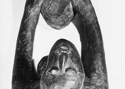 אישה עם מראה, 1956, עץ אגוז