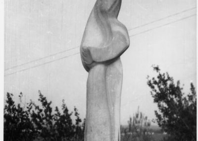 הזורע, אנדרטה לזכר יק קליין ,1950, שיש, קיבוץ חצור