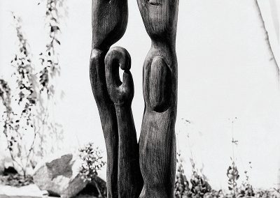 שתי דמויות ויד, 1958, עץ טיק